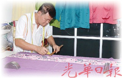 大马华裔裁缝师创业30年亲手裁出3万件男装(图)