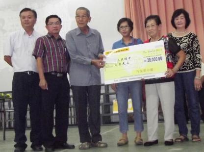 大马孝顺女留10万令吉给妈妈养老妈妈为爱捐慈善