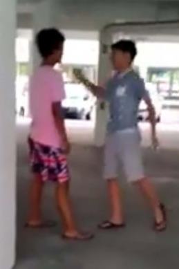 大马华裔中学生疑遭同学霸凌视频遭网民谴责