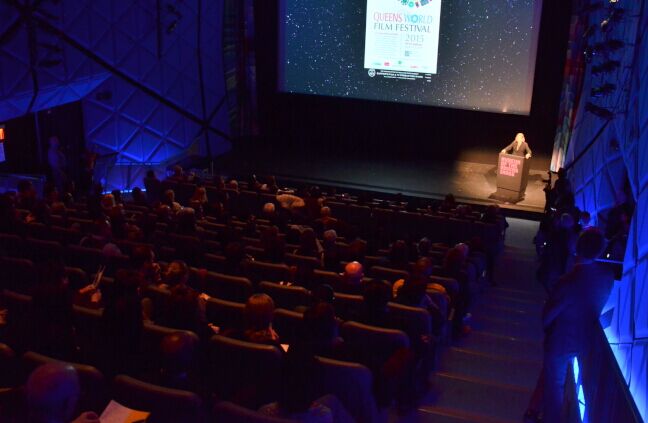 ŦԼ�ʺ������е�Ӱ�ڶ������˵���ոͷ�ǣ�ͼ��