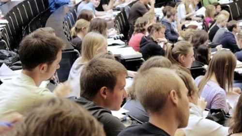 报告:非欧盟留学生为英年贡献23亿镑留英却困难