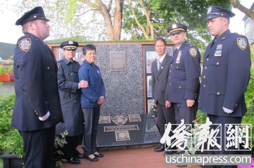 纽约殉职华裔警员刘文健等3人纪念碑揭幕(图)
