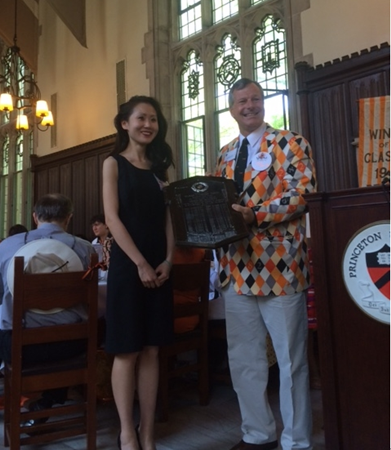 美90后华裔女生参选宾州国会众议员获首笔捐款