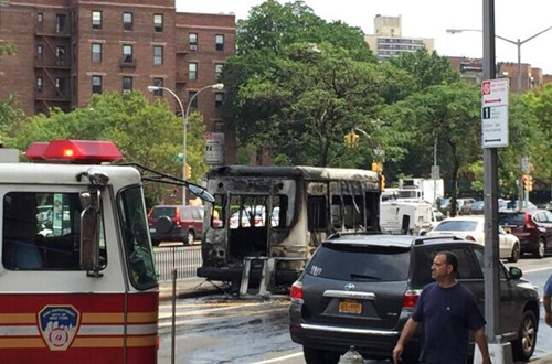 ŦԼ�в͹���һ��ʿͻȻ�Ż����ϰ循�ӣ�ͼ��