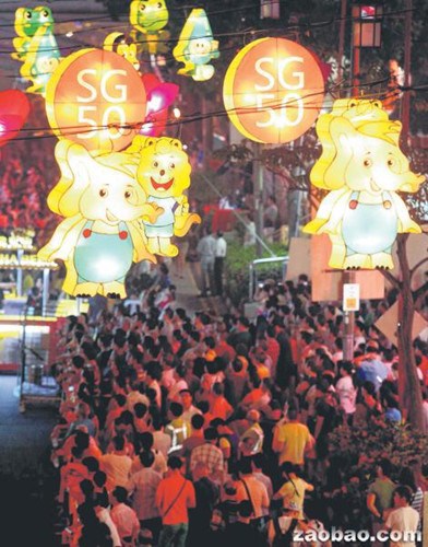 新加坡人与华人共度中秋花灯照亮牛车水(图)