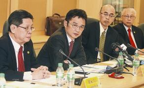 �������˳��������ǻ��̶Ա�������ǰ���е���