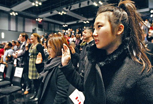 加拿大保守党设立“枫叶奖”吸纳新移民选票