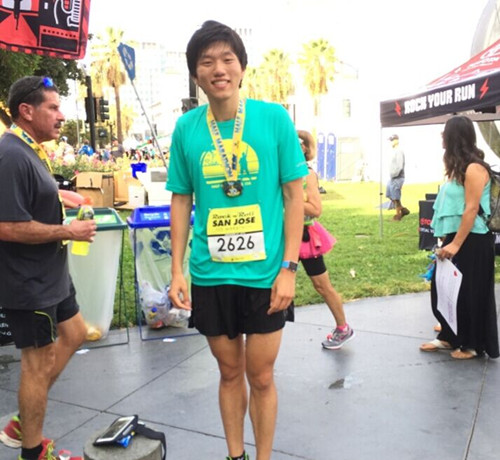 美国25岁华裔酷爱长跑已跑完40场半程马拉松赛