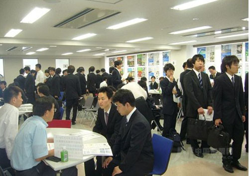 访日外国游客激增日企积极聘用外国留学生应对