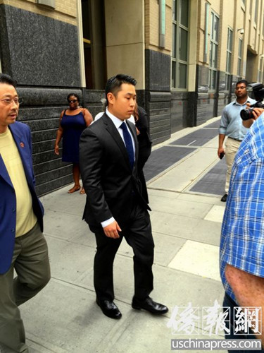 华裔警员误杀非裔被判罪纽约华社宣布20日游行