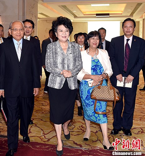 裘援平与海外华裔精英人士访问团座谈吁加强沟通联系