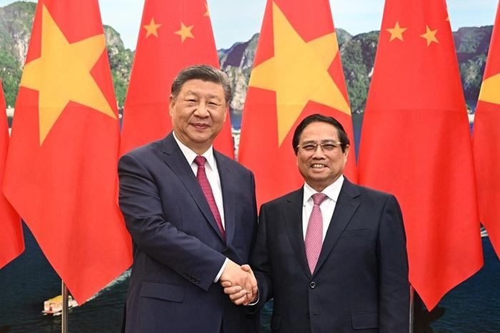 习近平会见越南总理范明政