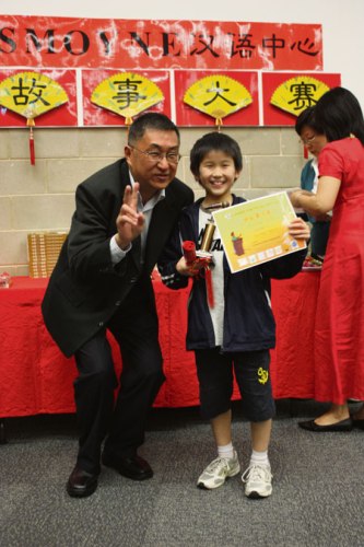 ���Ĵ������״ξٰ컪����Ů�����´���38�˲���