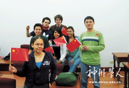 教洋学生唱中文歌翻译费劲笑料多