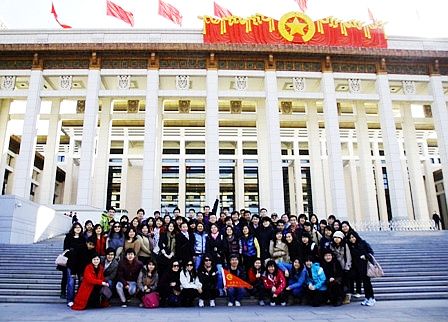 北京华文学院组织百余侨生感受中华文化精粹