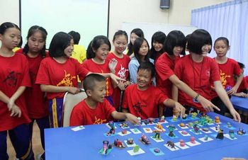 泰国勿洞市孔子学院青少年快乐汉语夏令营闭营