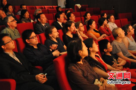 巴黎中国文化中心上演话剧《风铃》