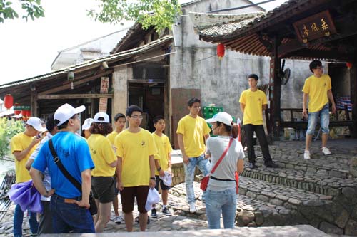 寻根之旅青少年走进温州古村落体味独特民俗