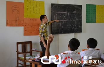 巴基斯坦首个中文必修课在信德省一中学开课