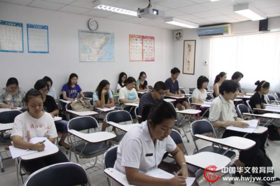 泰国农业大学孔子学院培训班开课设10个汉语班