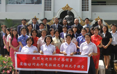 中国驻清迈总领事赴泰国南邦府参观南邦育华学校