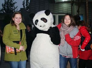 北京汇文中学海外侨生什刹海观剧迷上中国功夫