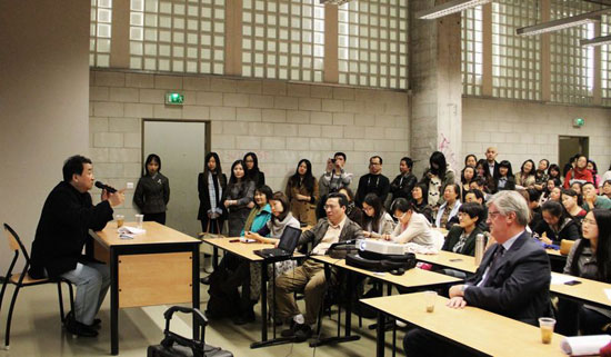 巴黎七大孔子学院缤纷11月姜昆到访分享曲艺魅力