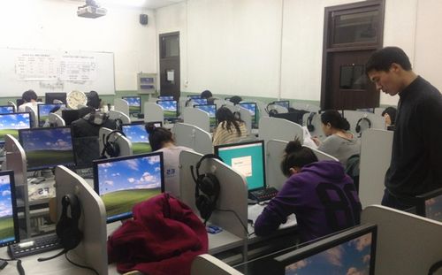 北京华文学院举办2012年第三次新汉语水平考试