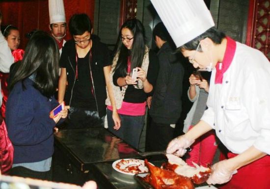 北京汇文中学组织在京侨生品中华美食庆新年