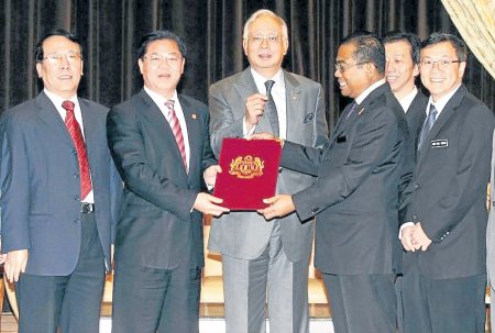 厦门大学将在大马设分校首相纳吉见证移交邀请书