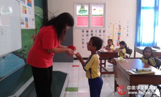 ӡ�ỪУϲӭ�´�ֱ�۽�ѧ�����л��Ļ�