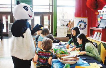 美国民众乐享中国文化展示活动学唱中文歌曲
