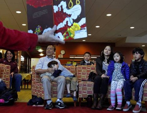 美华人为学中文各显神通:举家搬迁雇普通话保姆