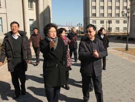 ����Ӳ챱������ѧԺ��У��������Уʦ��