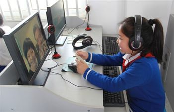 温州华教基地为华裔学生开设“亲子在线聊天室”