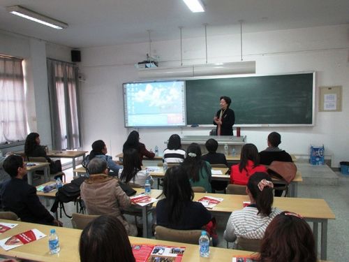 东盟十国华文教师参观学校并观摩汉语教学
