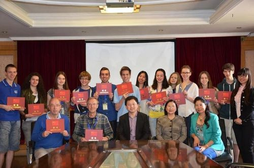 荷兰高中学生团结业典礼在北京华文学院举行