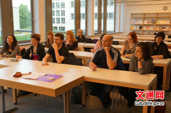 �¹���ѧ���ڰ����й��Ļ�����������ֺ���