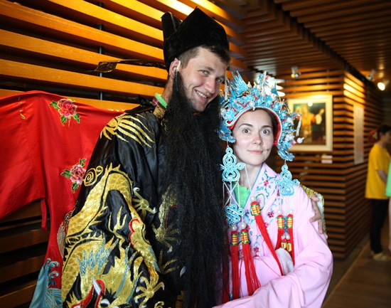 �������š�ѡ�ַ��ʿ���ѧԺ�ܲ�/���Һ���