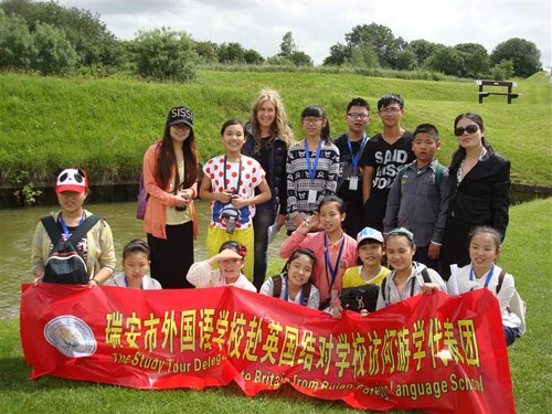 温州华教基地师生赴英国友好学校开展游学之旅