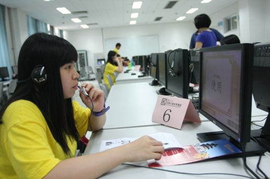 快乐学汉语寻根之旅天津营营员喜获HKC证书(图)
