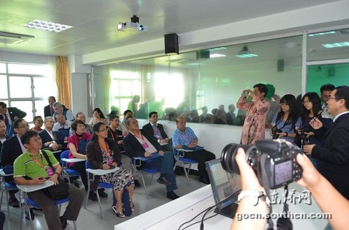 海外华教精英与广州学校交流教育理念和方法