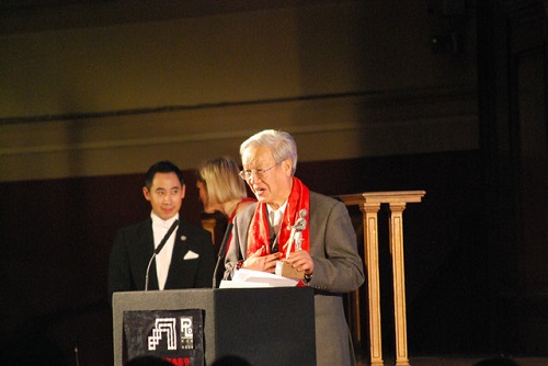 �׶ع��ʻ����Ӱ�ڴٽ���Ӣ�Ļ�����