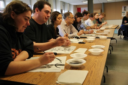 中国画体验活动走进加拿大圣玛丽大学孔子学院