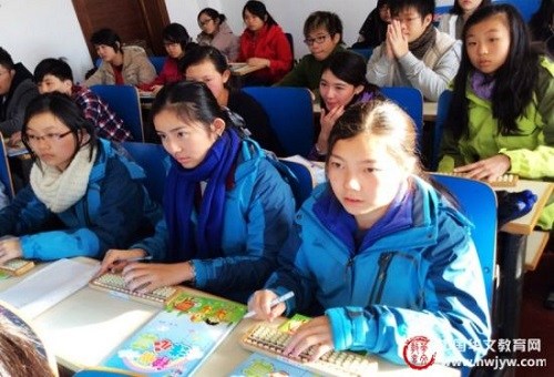 珠心算走进寻根之旅冬令营神奇珠算引华裔惊讶
