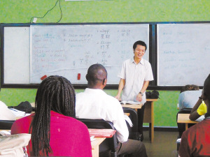 对外汉语志愿者赴泰国闯非洲教中文自编教材