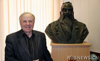 俄老人为当索契冬奥志愿者自学汉语坦言比英语难