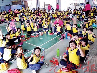 大马玻璃市华小获18位本地艺人视频祝贺庆马年