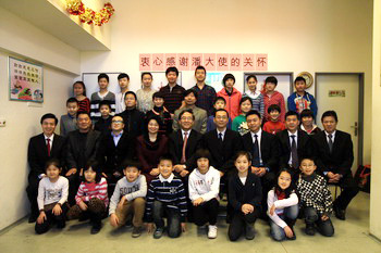 驻斯洛伐克大使看望华文学校师生冀学好中文