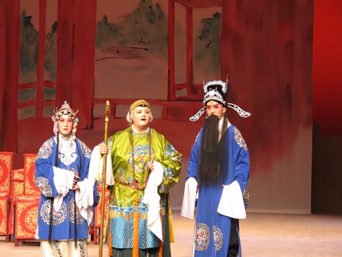 孔子学院协助夏威夷大学上演京剧《穆桂英挂帅》